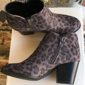 STYLE & CO Gray Leopard Ankle Boots - 5